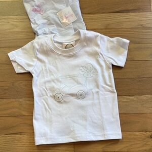 Charming White Kids Tee with Car and Balloon Design